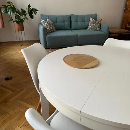 V Apartment *
