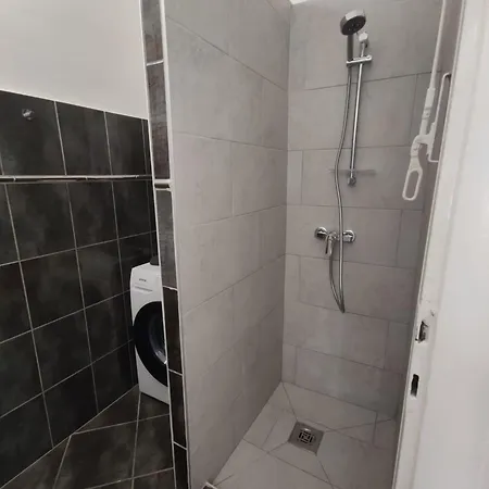 V Apartamento *